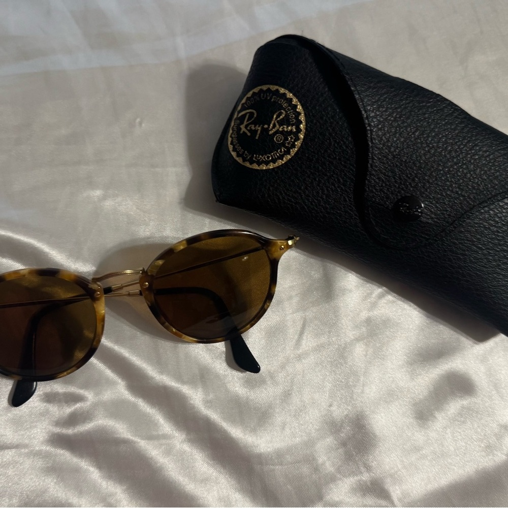 Ray-Ban Tortoise Sunglasses with Black Leather Case **Rate find**